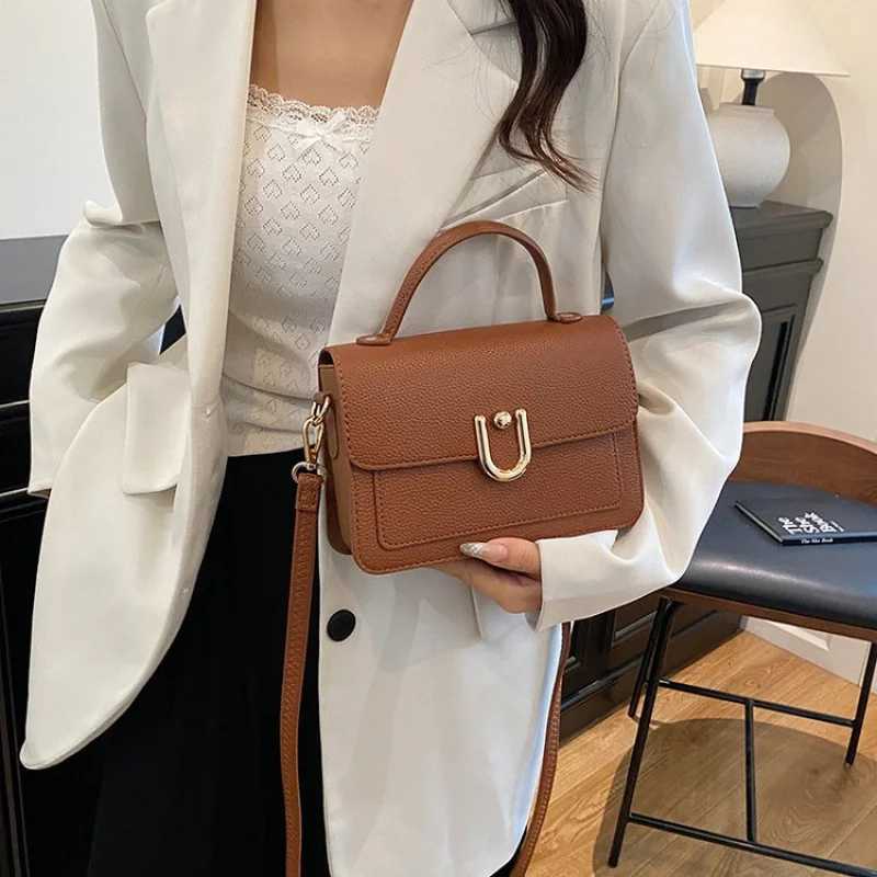 Elegant Leather Womens Crossbody Bag HighEnd Luxury Brand Fashionable Classic Paris Elegant Stitchwork Commuter Bag Z250926