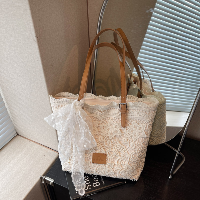 Fashionable, casual, elegant, large capacity shoulder bag, simple and high-end women's shopping and commuting crossbody bag, student lightweight 