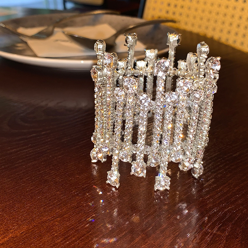 Silver - Toned Crystal - Encrusted Crown Decor Delicate & Luxurious Ornament High - Quality And Sparkling Accessory For Gifting Or Display