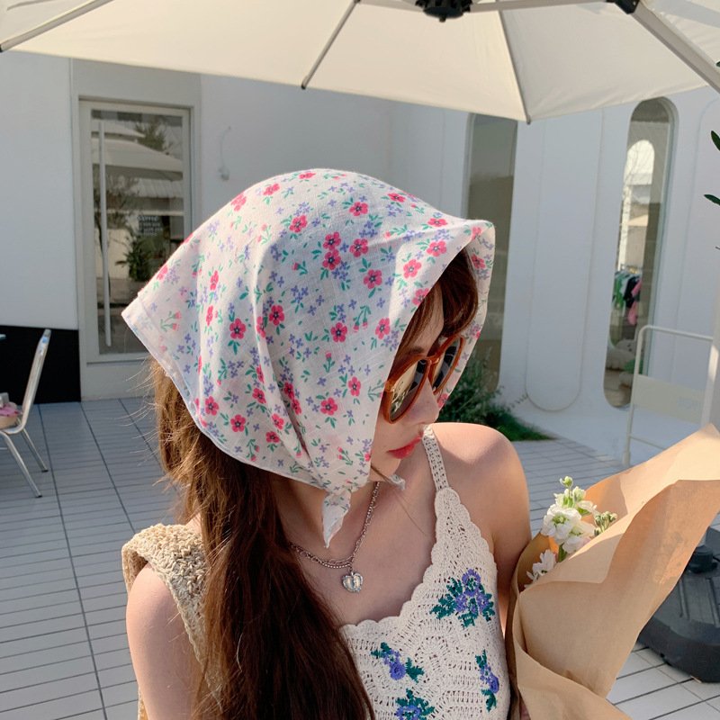 Z014 Cotton and linen scarf, small square scarf for women, floral print, vintage style, suitable for spring and summer, can be used as a neck scarf, headband, or hair accessory.