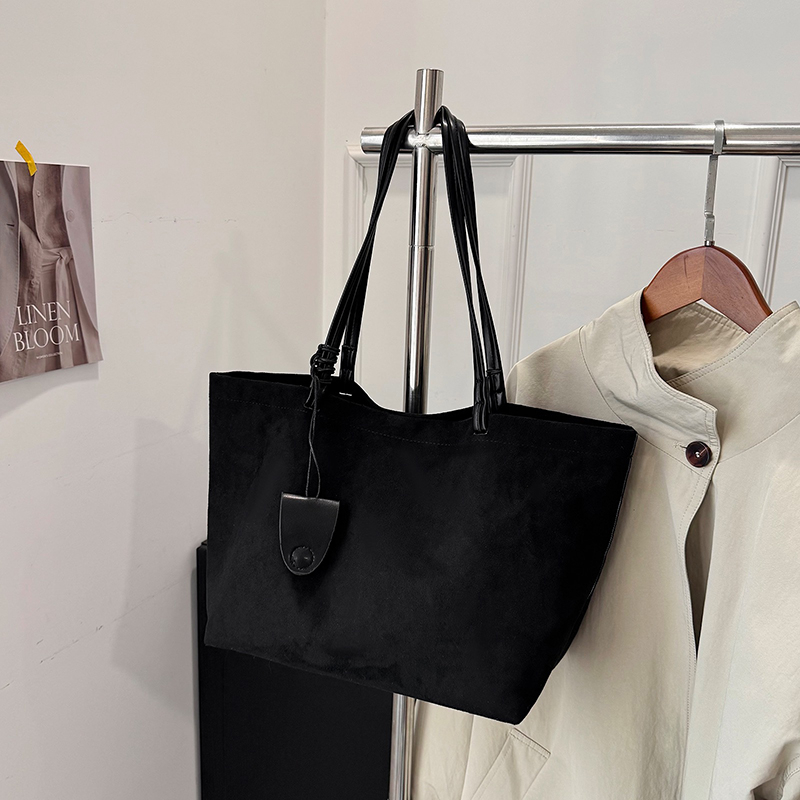 Casual, elegant, luxurious, fashionable shoulder bag for girls, large capacity, simple shopping, commuting backpack, lightweight crossbody bag for stu