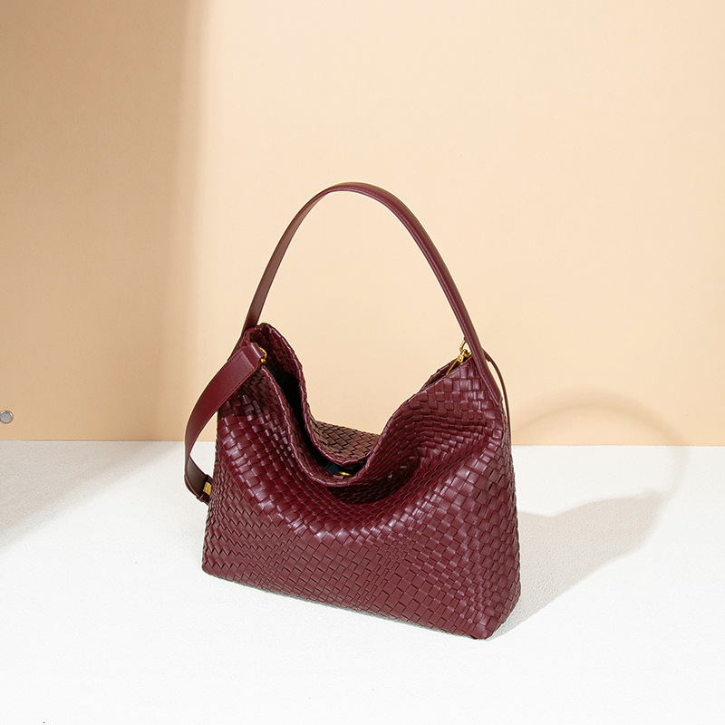 New Women's Woven Large Capacity Shoulder Bucket Multi-use Dumpling Fashion Versatile Tote Bag