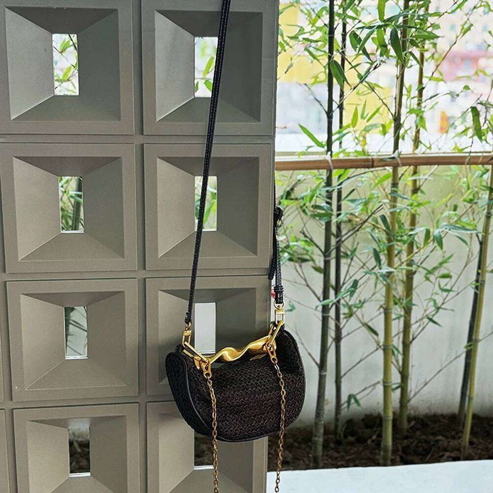Metal Handle Straw Bags for Women Half Moon Rattan Woven Chain Shoulder Bohemian Travel Beach Bag Designer Crossbody Handbag