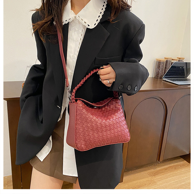 Knitted texture fashion new women's handbag Bag autumn retro trend style shoulder bag niche design light luxury designer bag