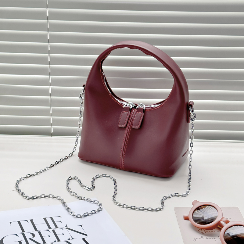 Ladies' elegant casual large capacity shoulder bag, simple and fashionable shopping and commuting ladies' crossbody bag, student lightweight