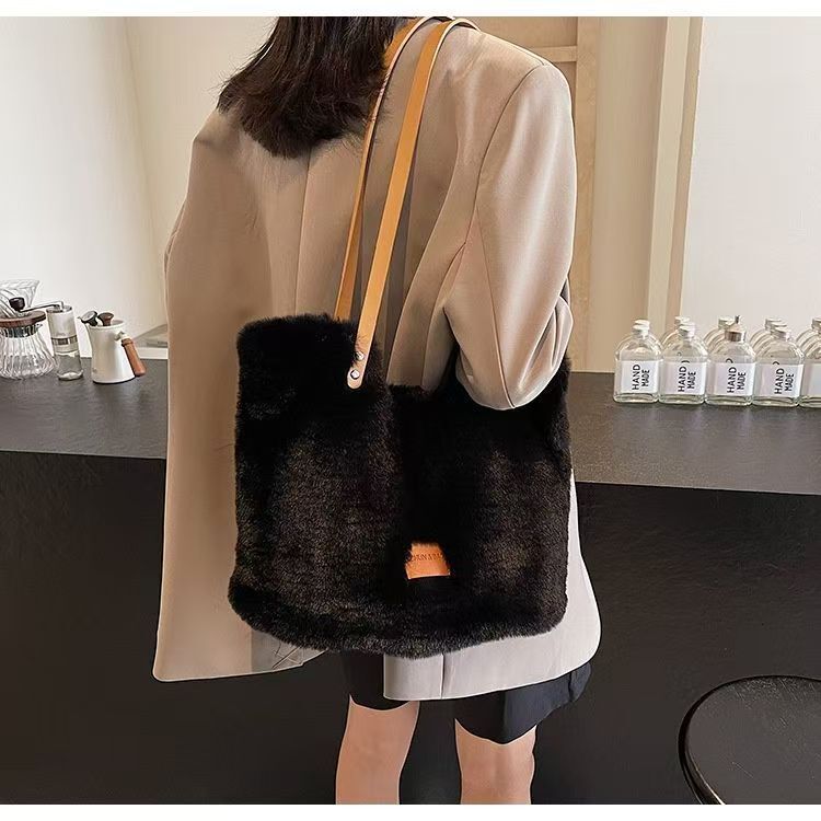 Autumn women's shoulder bag new niche design furry Bag design fashionable personality atmospheric style simple handbag light luxury designer bag