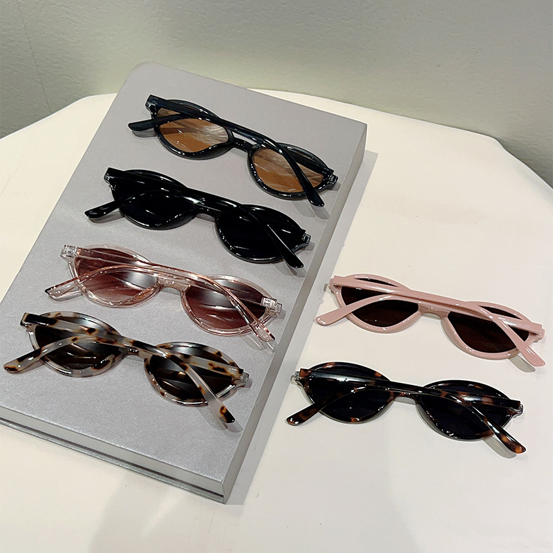 2025 New Retro Oval Leopard Print Sunglasses High End Small Frame Fashion Shades for Petite Faces