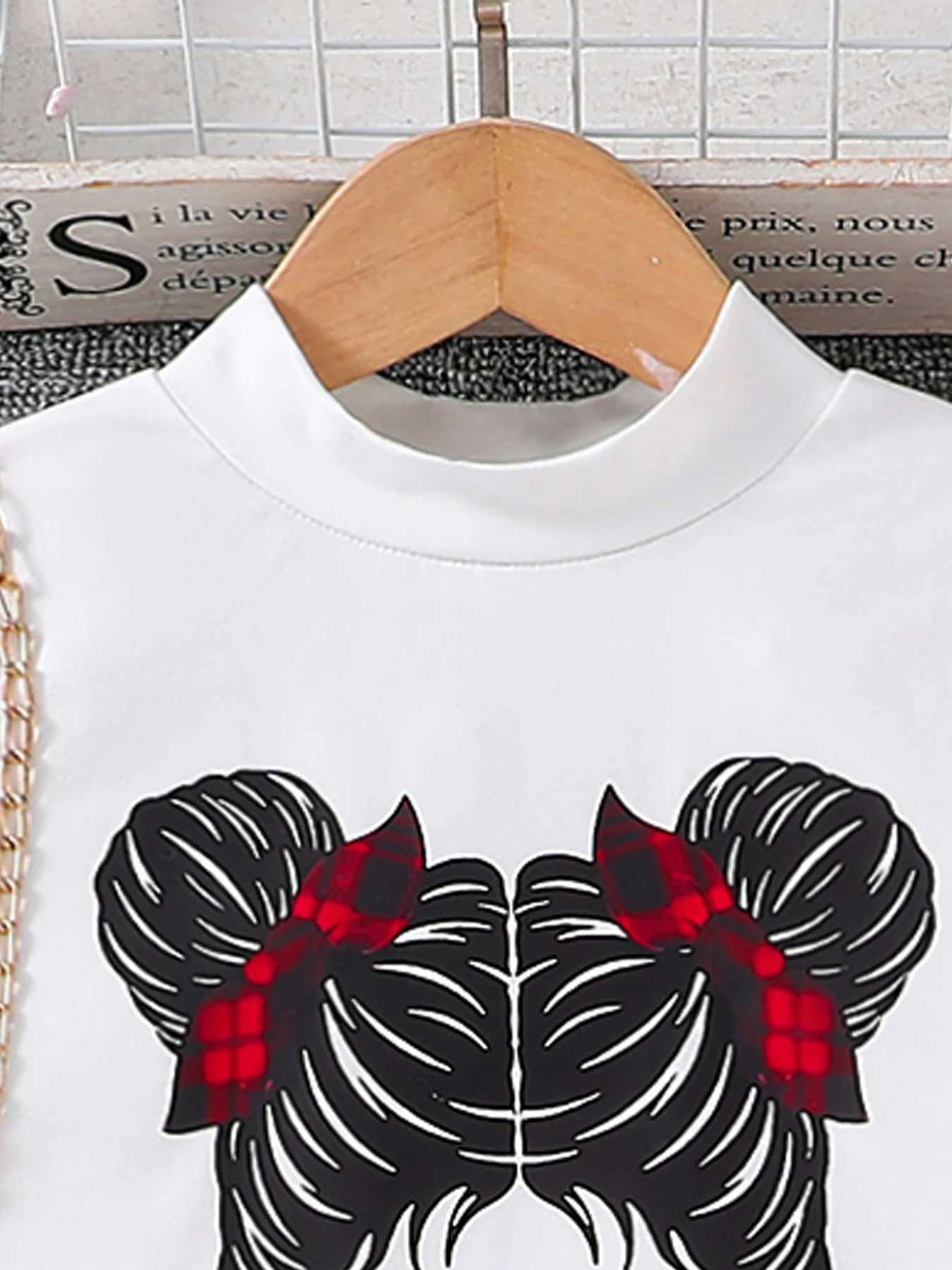 Childrens clothing autumn girls fashion set white cartoon printed knitted round neck topred checkered pleated skirt 2piece L250926PD0O