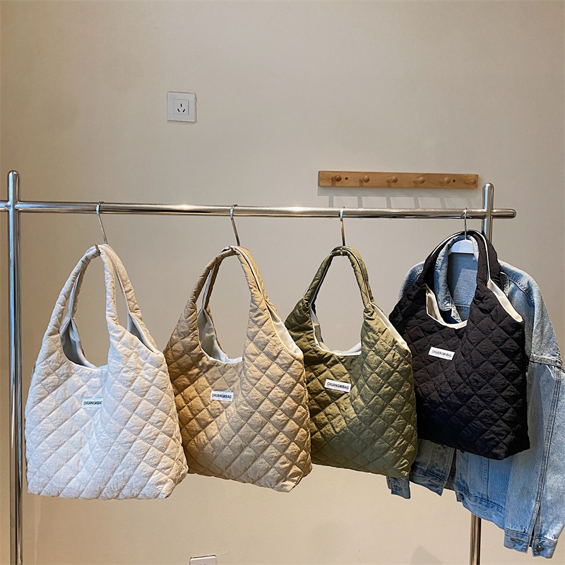 New ladies' elegant casual large capacity shoulder bag, simple and fashionable shopping commuting crossbody bag, student lightweight crossbody ba