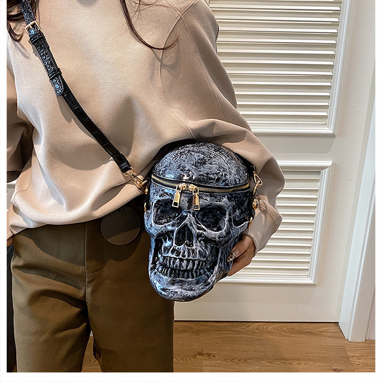 Halloween creative funny personality ghost head bag metal skull retro style crossbody bag Halloween shoulder bag Bag light luxury designer bag