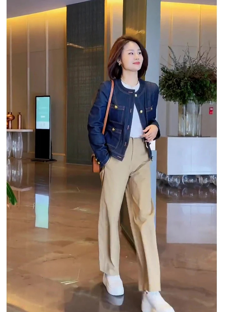 Blue round Neck Classic Style Denim Coat 2024 Womens Spring and Autumn HighGrade Short Retro Loose Temperament 250811m