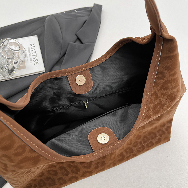 New ladies' elegant and casual large capacity shoulder bag, simple and high-end fashion shopping commuting crossbody bag, student lightweight cro