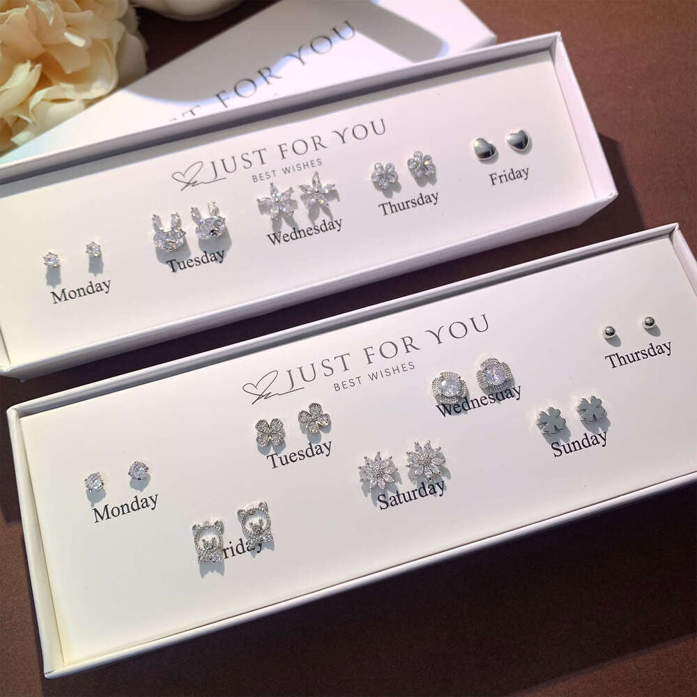 Heart-shaped Small Leaf Earrings Simple Weekly Gift Box Set 7 Pairs Cute Cat Ear Bone Studs Women's Jewelry