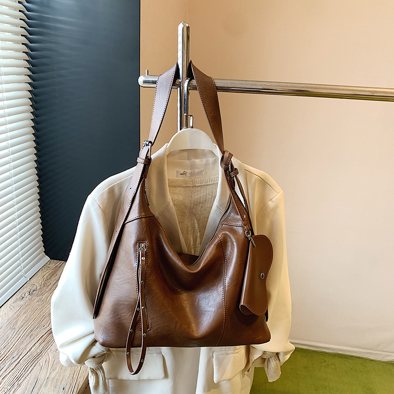 Elegant, luxurious, fashionable shoulder bag with large capacity, new minimalist shopping and commuting backpack, student leisure, youth, lightweight 