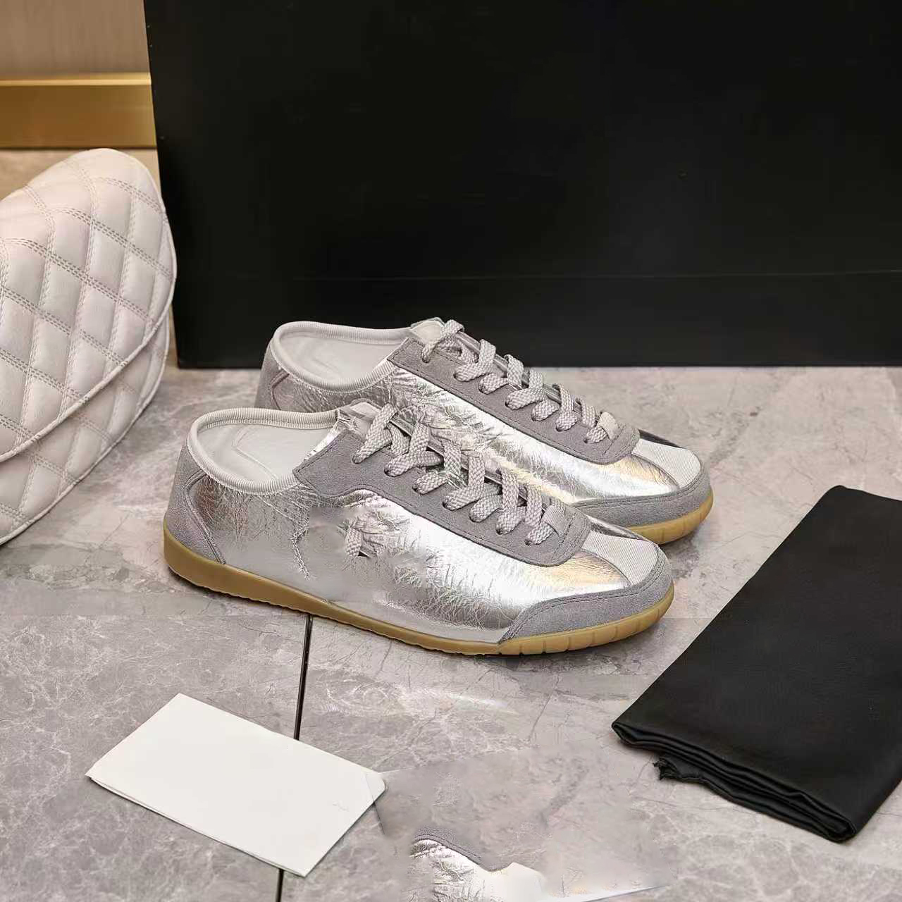 L92601 Relaxing And… - image