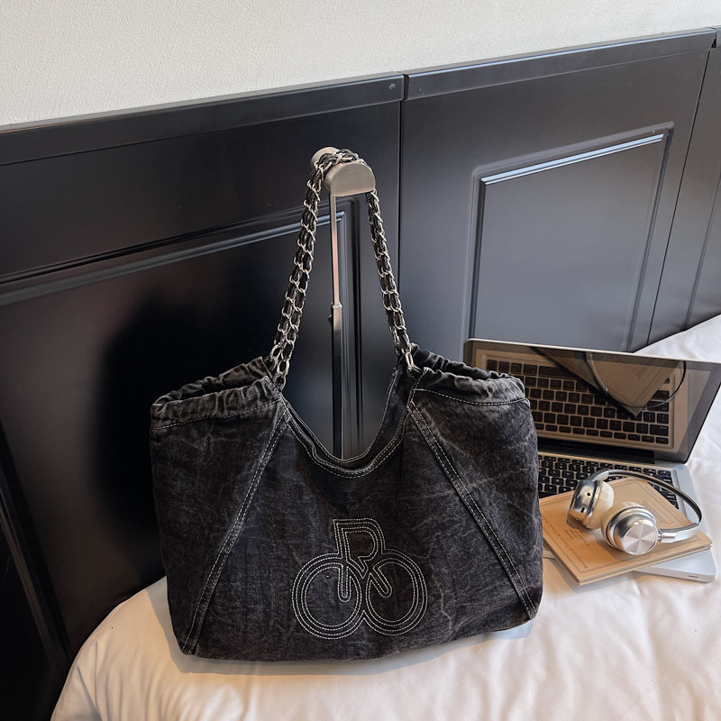 Loose denim large bag women s new fashionable large capacity handbag autumn and winter chain armpit bag designer bag Luxury bag women s shoulder bag D