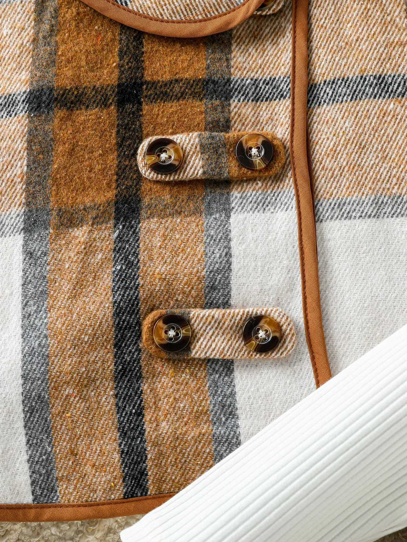 2025 3Pcs Kids Girls Autumn Skirt Set Long Sleeve Crew Neck Tshirt Plaid Skirt Fall Fashion Clothes Outfit Cloak For 16Y Suit L250926T3RO