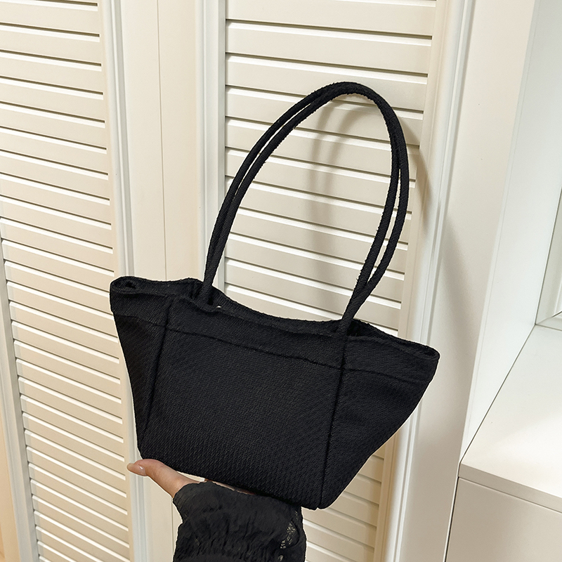 Spring new casual elegant large capacity shoulder bag, simple shopping commuting essential crossbody bag, student fashionable lightweight crossbody ba