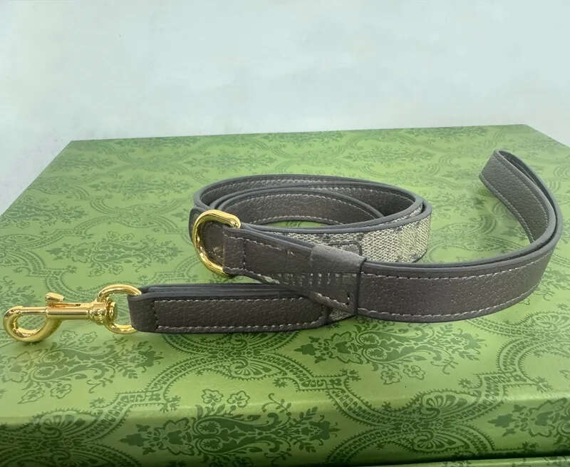 2025 new Designer Collar Classic Letter Pattern Soft Adjustable Leather Pets Collars for Small Dogs Cats, Birthday Gift, Fashion Dog Accesso