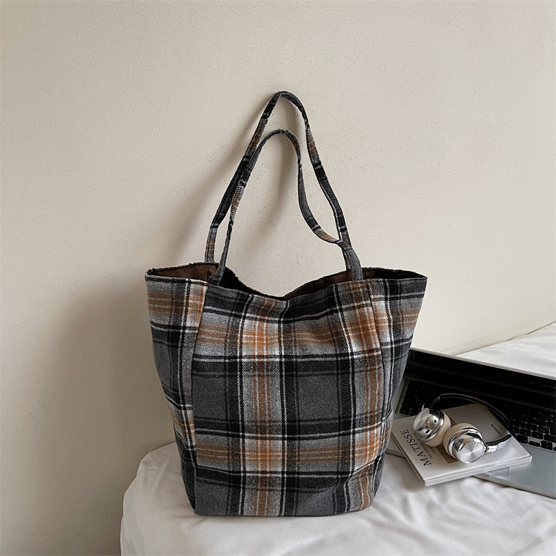 Summer new casual elegant large capacity shoulder bag, simple shopping commuting essential crossbody bag, student fashionable lightweight crossbody ba