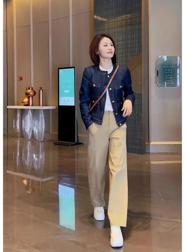 Blue round Neck Classic Style Denim Coat 2024 Womens Spring and Autumn HighGrade Short Retro Loose Temperament 250811m