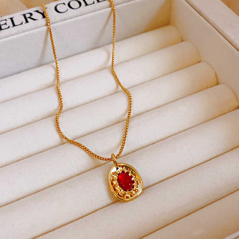 Gold - Toned Chain Necklace With Red Gemstone And Ornate Pendant Delicate Daily & Elegant Jewelry Gift For Her High - Quality And Stylish Accessory
