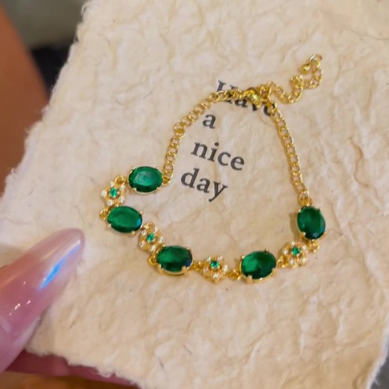 Gold - Toned Green Gemstone Bracelet With Crystal Flower Accents Delicate Daily & Elegant Jewelry Gift For Her High - Quality And Charming Accessory