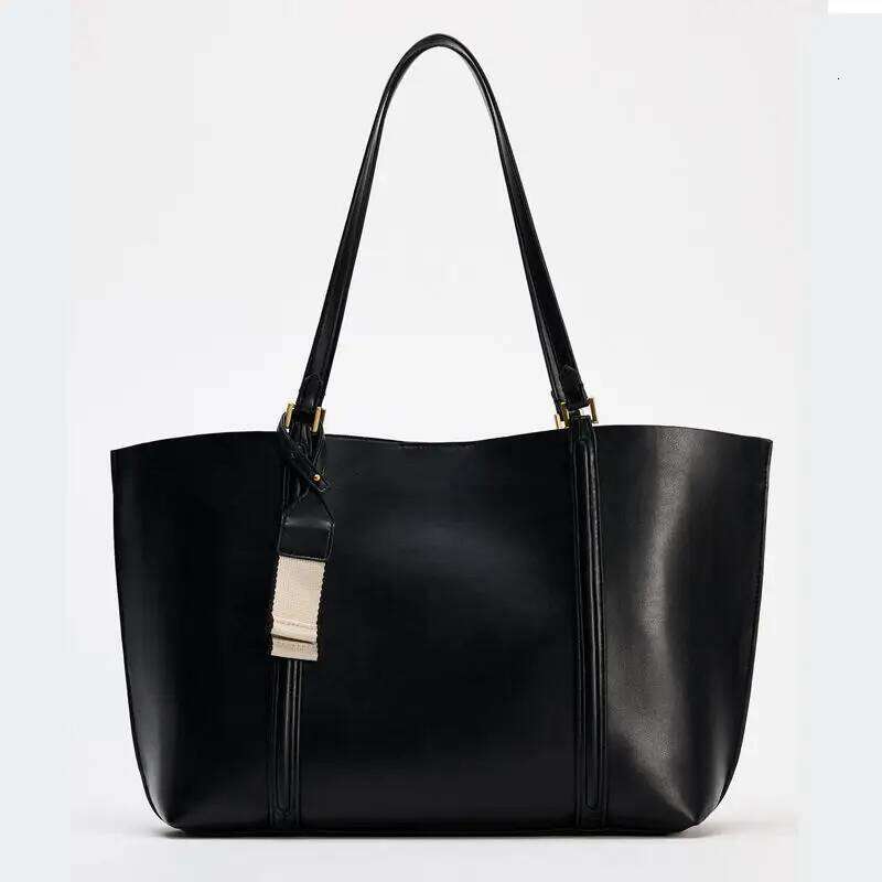 Fashion Large Capacity Women's Handbag Black Shoulder Bag for Outdoor Travel And Shopping