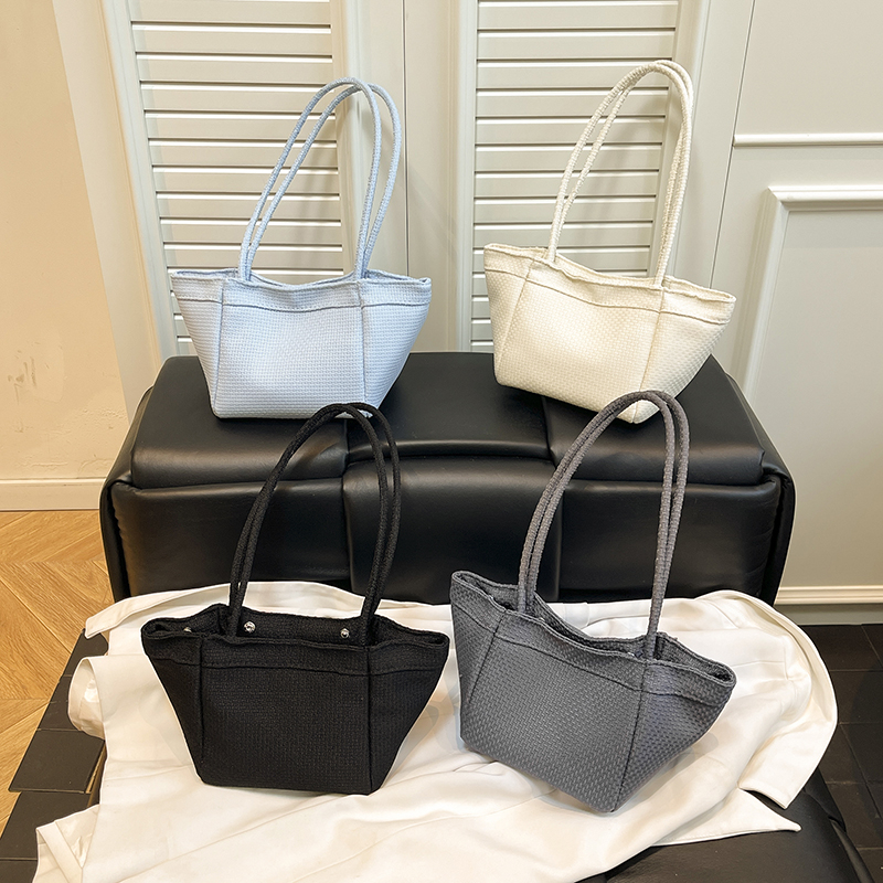 Spring new casual elegant large capacity shoulder bag, simple shopping commuting essential crossbody bag, student fashionable lightweight crossbody ba