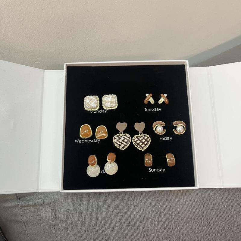 Rich Girl Melad Jewelry Versatile Weekly Fashion Earring Set Birthday Gift