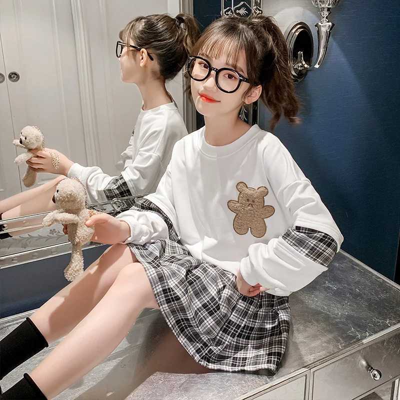 2025 New Fashion School Style Teenager Girls Suit Cute Bear Sweatshirt Plaid Skirt 2Pcs Outfit Autumn Childrens Clothing Sets L2509265H8A