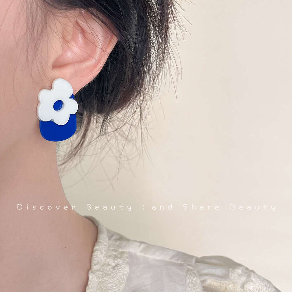 Whitening Blue Oil Drop for Women Sier Needle Artistic Fashionable Elegant Stud Earrings Niche High-end Spring Summer Ear Jewelry