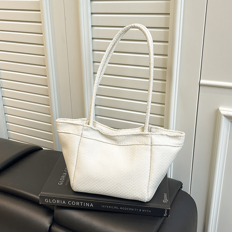 Spring new casual elegant large capacity shoulder bag, simple shopping commuting essential crossbody bag, student fashionable lightweight crossbody ba