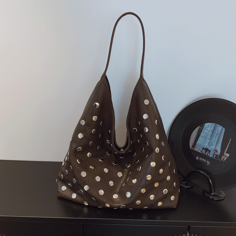 2025 fashion new casual elegant large capacity shoulder bag, simple and high-end shopping commuting crossbody bag, college student lightweight crossbo