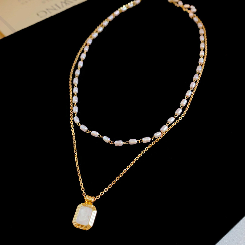 Gold - Toned Layered Necklace With Pearl Beads And Square Gem Pendant Delicate Daily & Elegant Jewelry Gift For Her High - Quality And Stylish Accesso