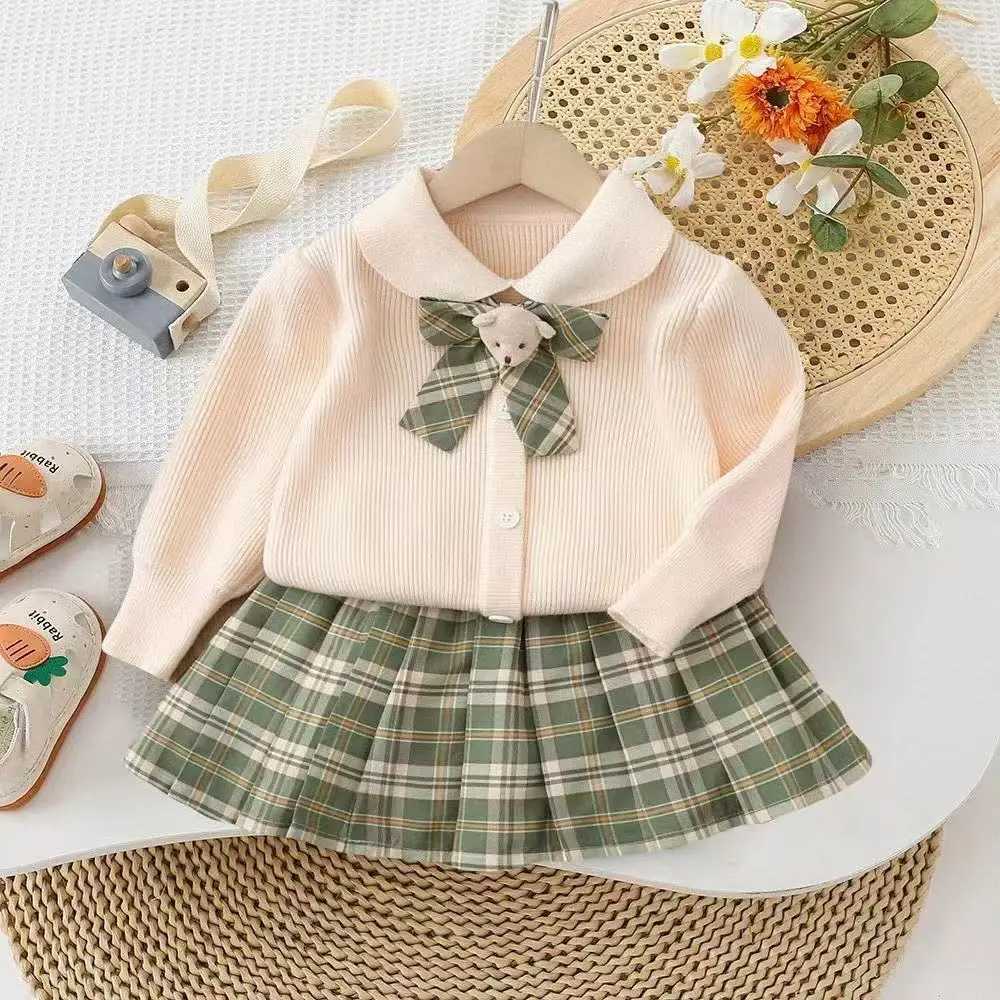 2025 New Children Autumn Winter Princess Clothes Set Girls Bear Knitted Sweater Plaid Skirts Twopiece Set Outfit 18Y L250926Q8G6