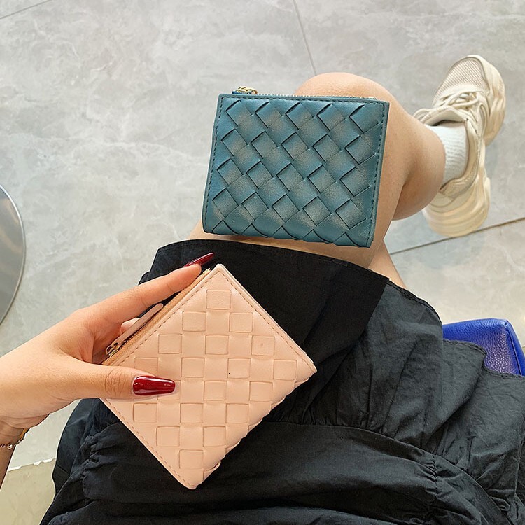 TOP Designer 2025 Spring New Korean Style Women's Short Wallet 80% off Handmade Woven Clutch Card Holder Simple Leather Wallet f6 3b 5f5