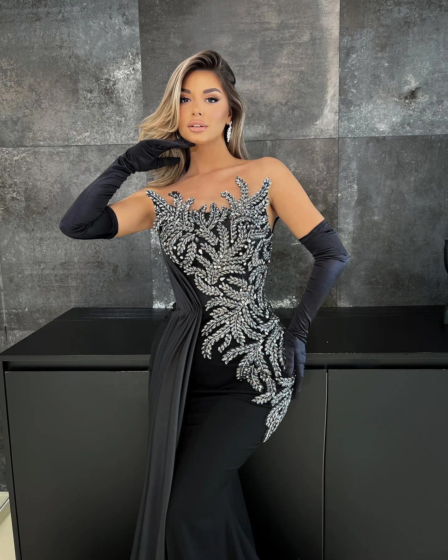 Stylish Evening Dresses Strapless Prom Gowns Crystal Rhinestone Sleevesless Princess Sweep Train Customized Vestidos De Noche Plus Size