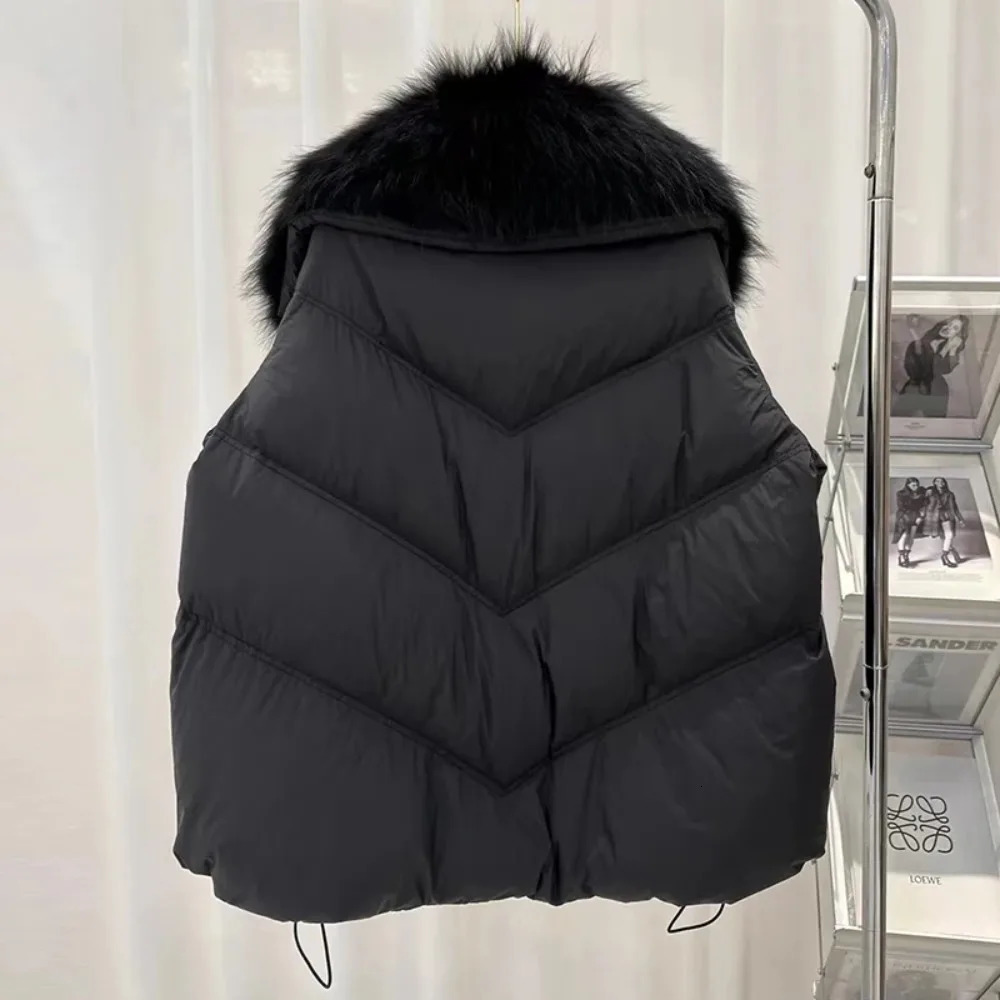 WHOLESALE 2025 Winter Large Real Raccoon Fur Puffer Coat Women Oversized Feather Down Parka Knit Sleeve White Duck Down Jacket 250917