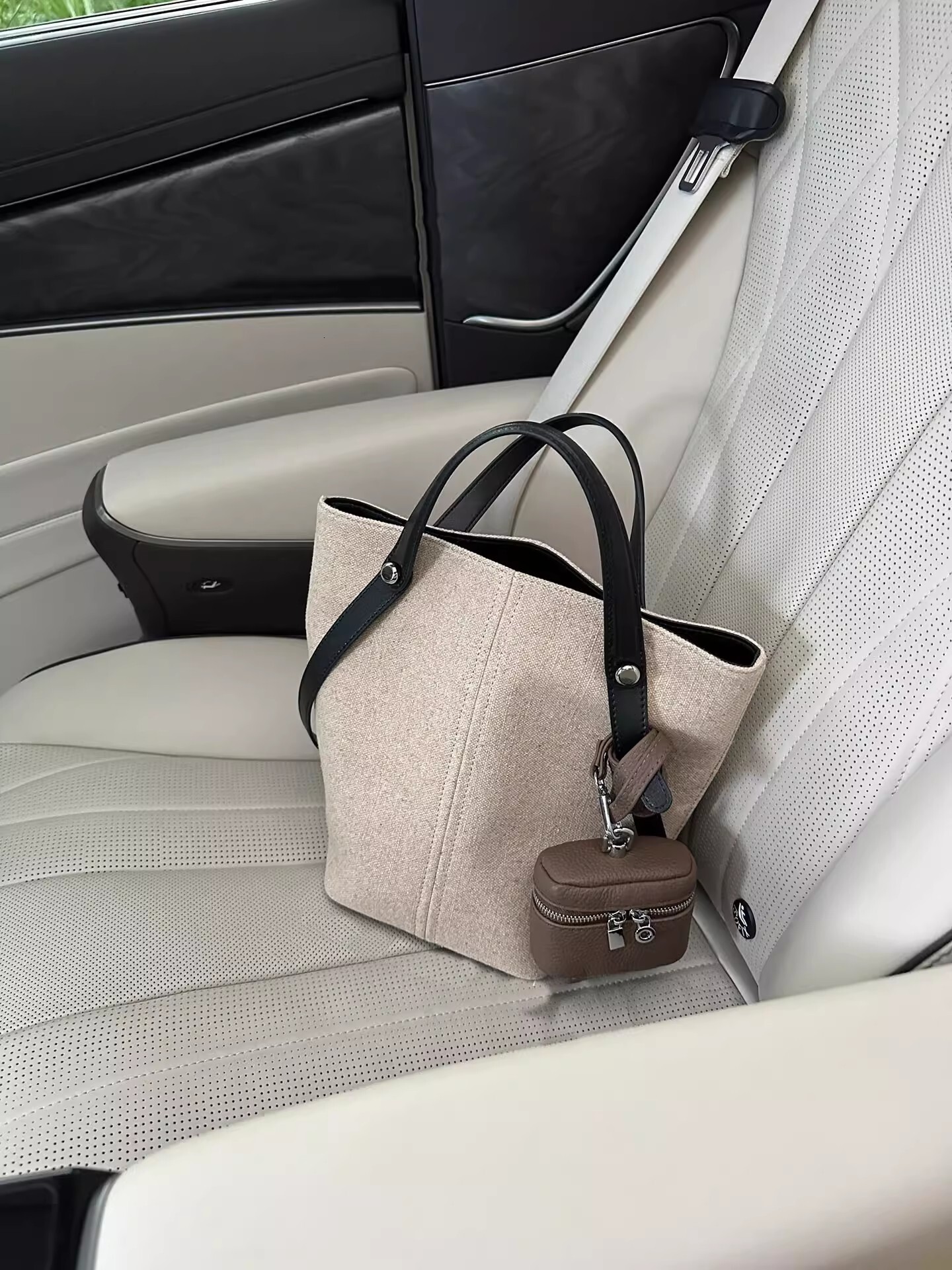 New niche design shoulder bag autumn women's handbag fashion design retro large capacity trendy bucket bag Bag light luxury designer bag