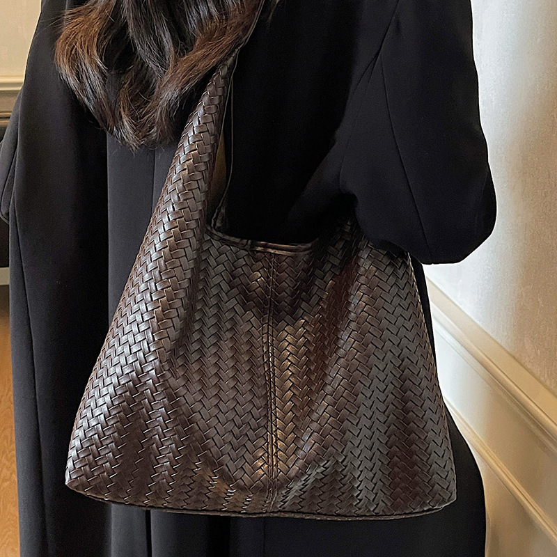 2025 New Retro Large Capacity Women's Bag Novel Shoulder Bag Luxury Bag Woven Pattern Handbag Designer Bag Crossbody Bag