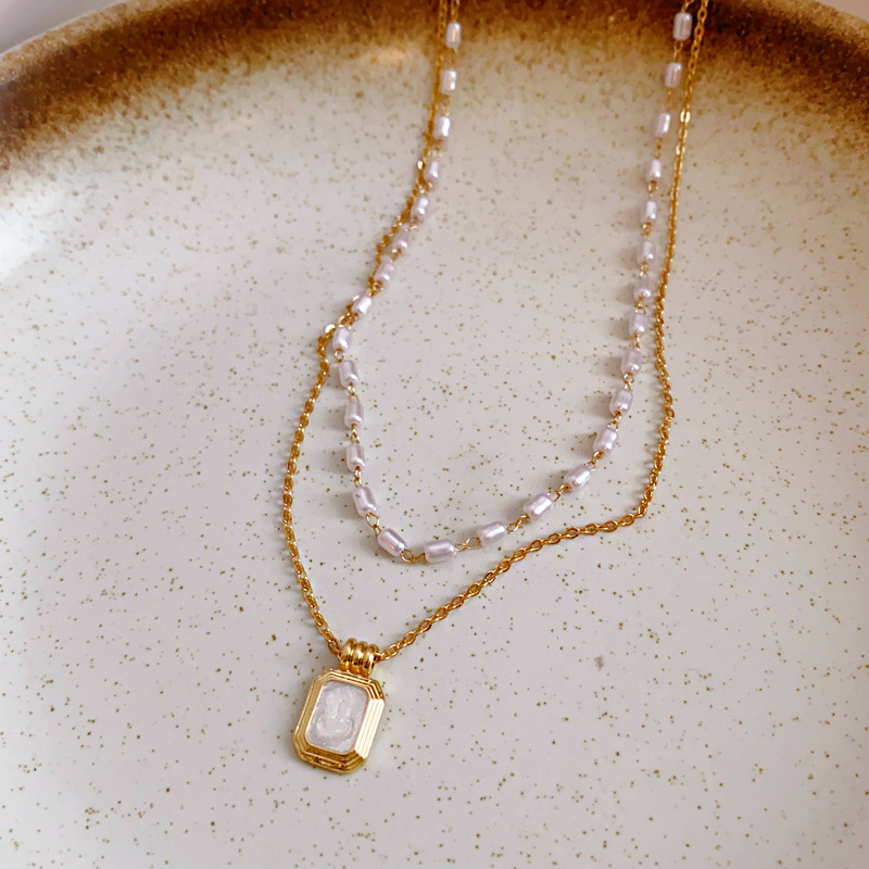 Gold - Toned Layered Necklace With Pearl Beads And Square Gem Pendant Delicate Daily & Elegant Jewelry Gift For Her High - Quality And Stylish Accesso