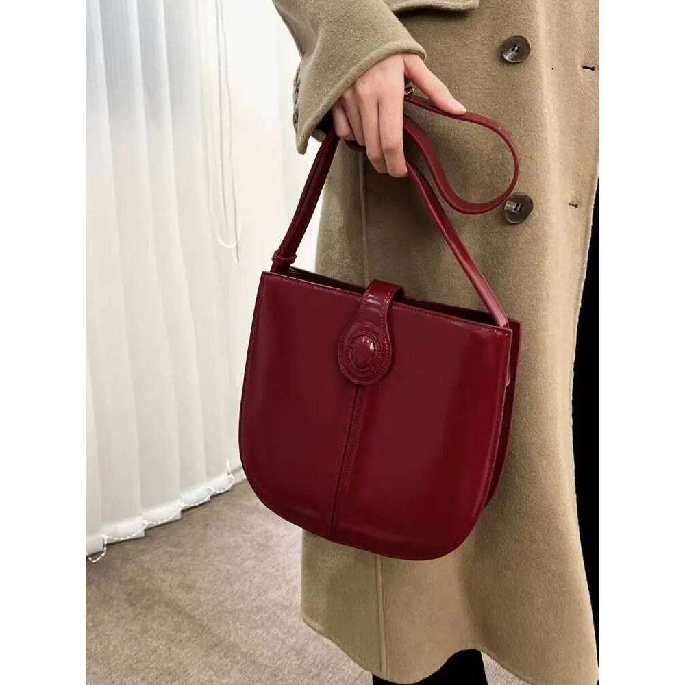 Designer Vintage Saddle Women Single Shoulder Handbag Cow Split Leather Red Bucket Female Street Casual Messenger Bag