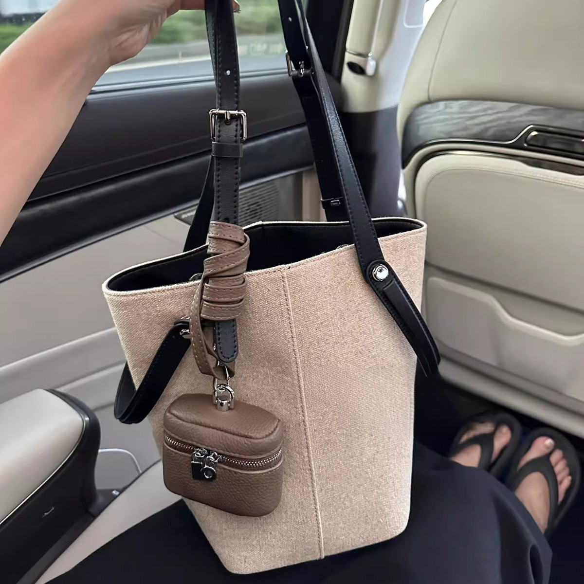 New niche design shoulder bag autumn women's handbag fashion design retro large capacity trendy bucket bag Bag light luxury designer bag