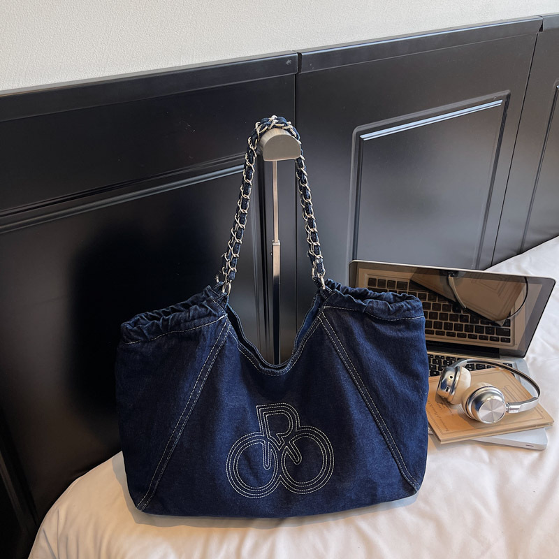 Loose denim large bag women s new fashionable large capacity handbag autumn and winter chain armpit bag designer bag Luxury bag women s shoulder bag D