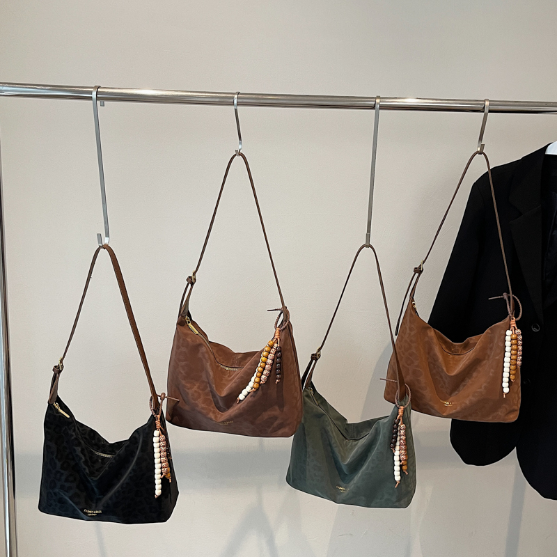 Casual, elegant, luxurious, large capacity fashionable shoulder bag for girls, simple shopping and commuting backpack, lightweight crossbody bag for s