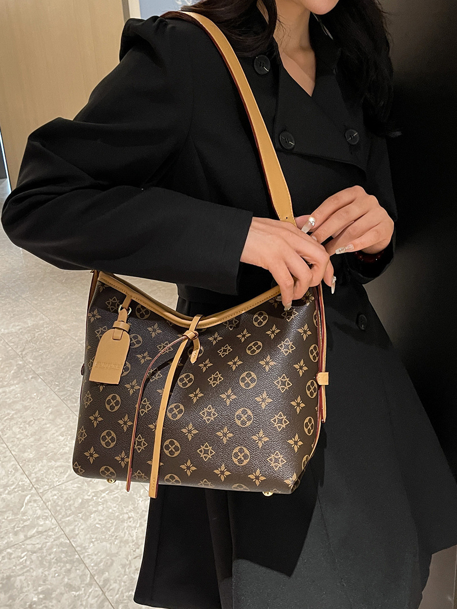 Free delivery single-shoulder armpit bag large capacity tote bag women's new temperament one-shoulder commuting bag crossbody bag printed tote tr