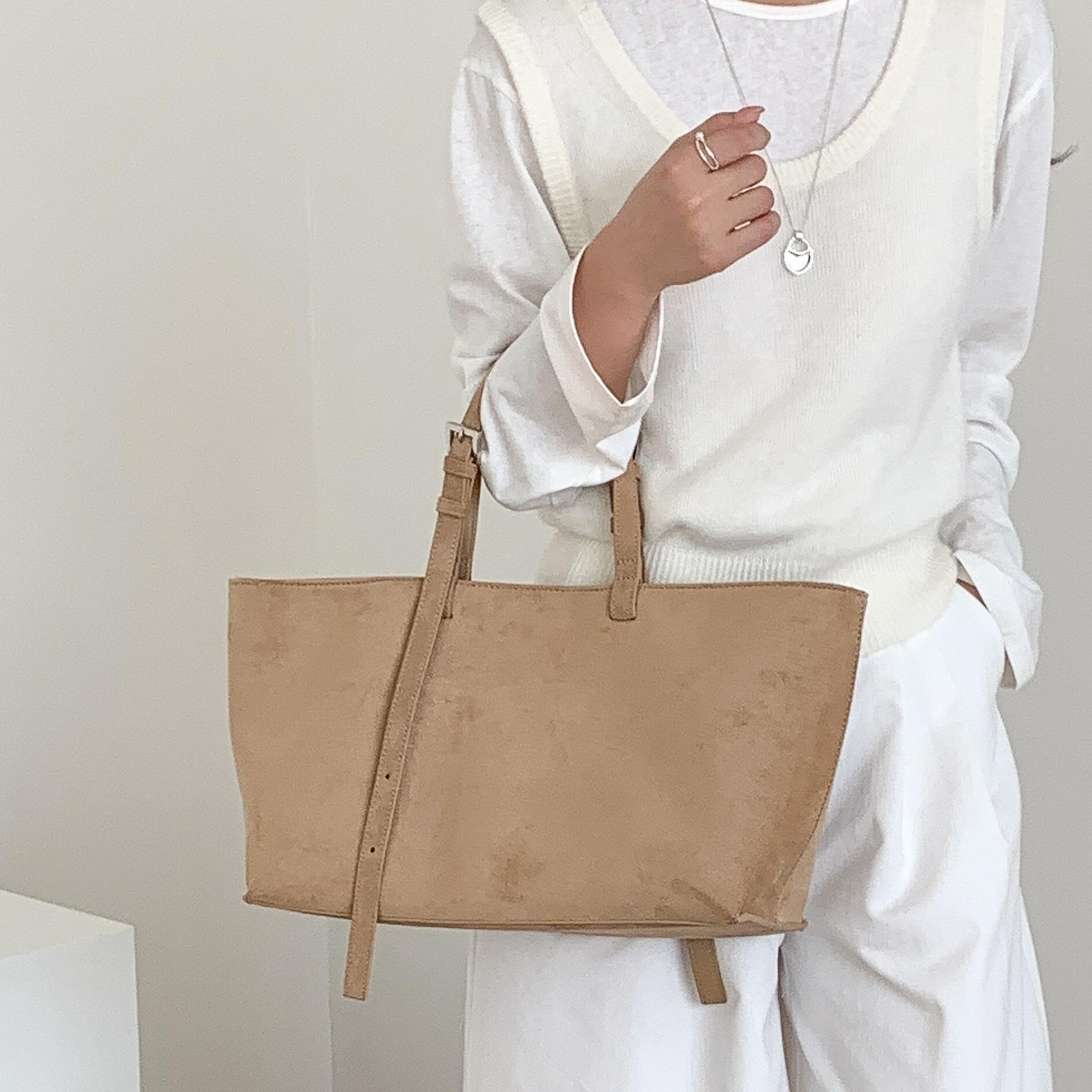 Vintage velvet bread autumn and winter new handbag velvet large capacity women s shoulder bag designer bag simple Luxury bag commuting bag Designer Ba