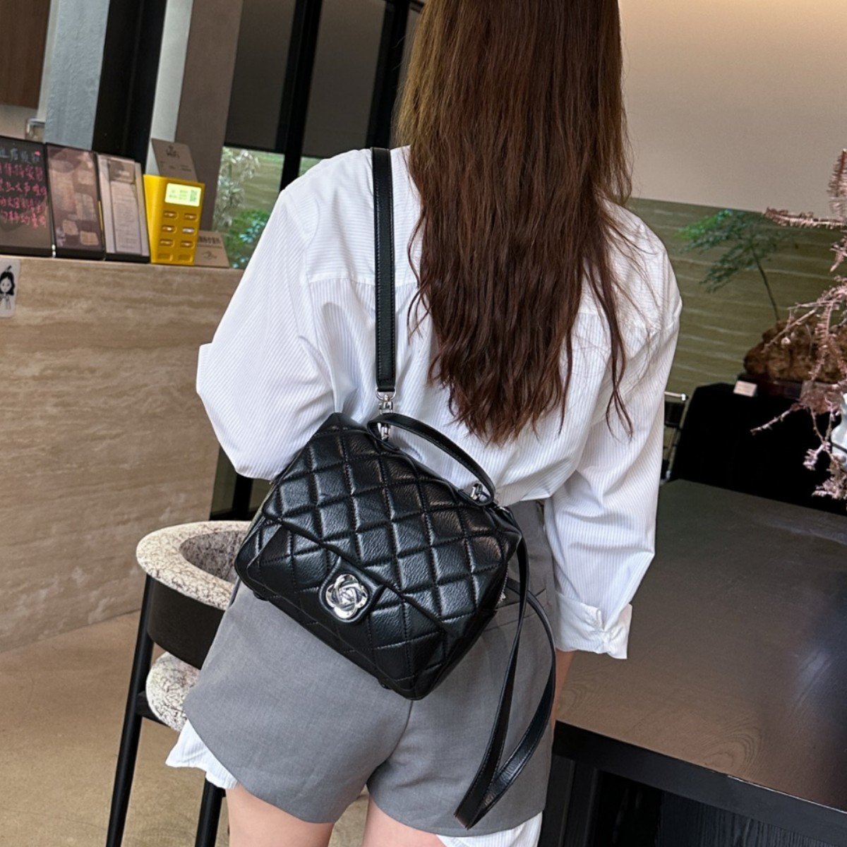 Designer backpack women's 2025 new fashion diamond shoulder crossbody handbag college style backpack fast delivery