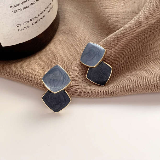 Fashionable and Elegant Simple Geometric Square for Women, Niche Design with a Sense of Sophistication, Versatile Earrings
